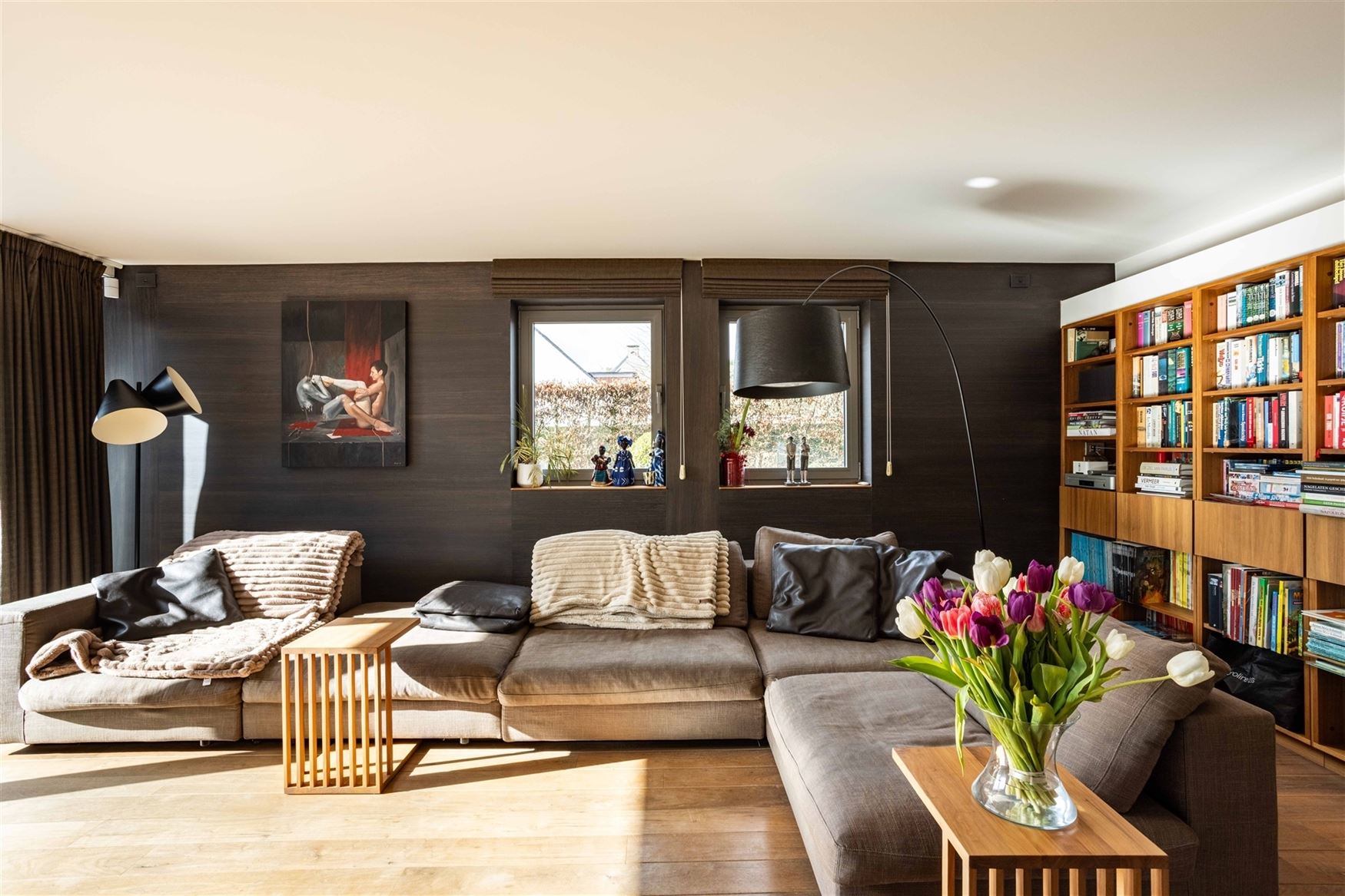 Gelegen in een residentiële bosrijke villawijk (één van de meest gegeerde en exclusieve woonzones uit de regio) en in een bijzonder rustige woonomg...