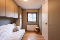 Gelegen in een residentiële bosrijke villawijk (één van de meest gegeerde en exclusieve woonzones uit de regio) en in een bijzonder rustige woonomg...