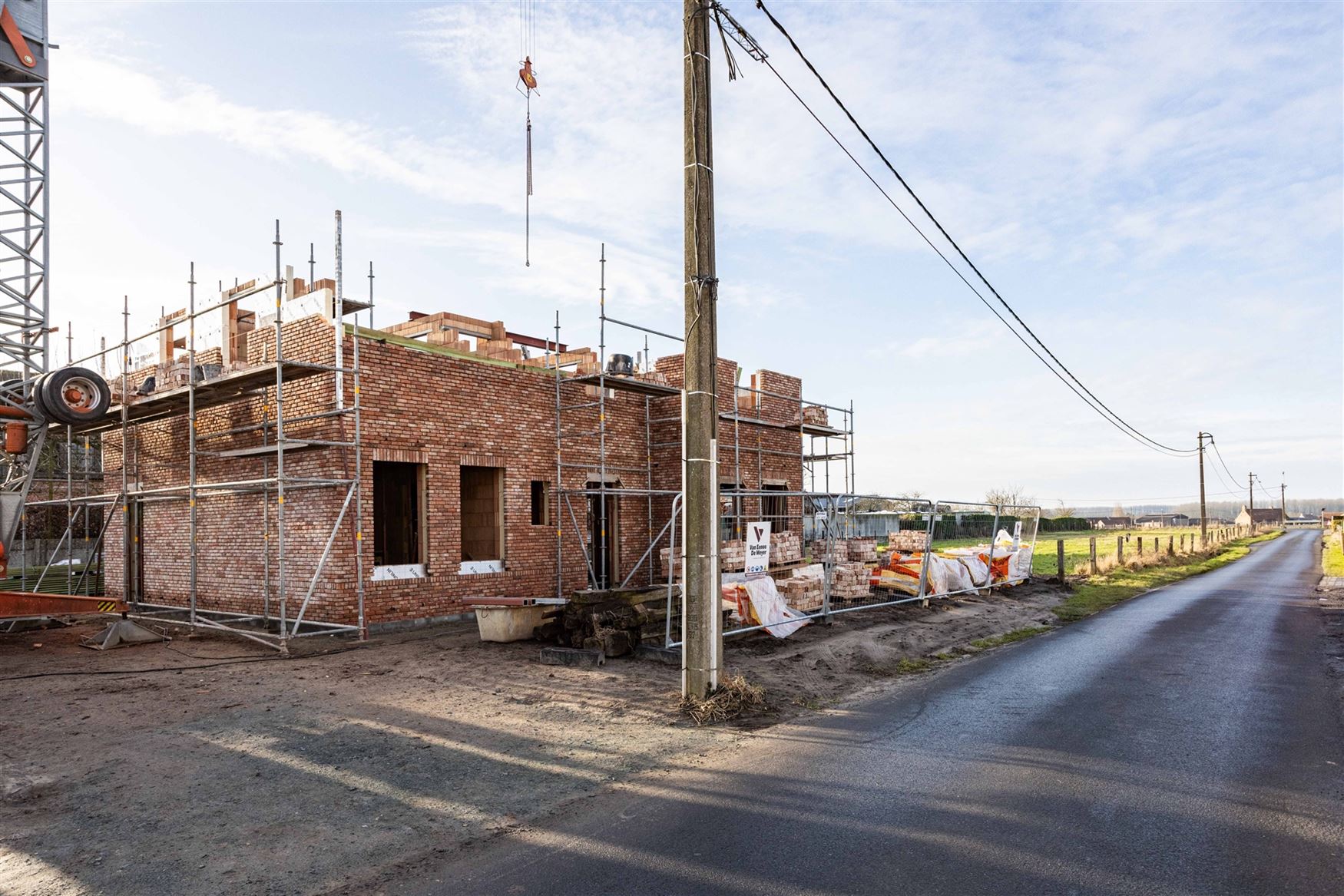 In het landelijke Lotenhulle, een deelgemeente van Aalter, realiseert een lokaal en gerenommeerd familiebedrijf deze prachtige vrijstaande nieuwbouwwo...