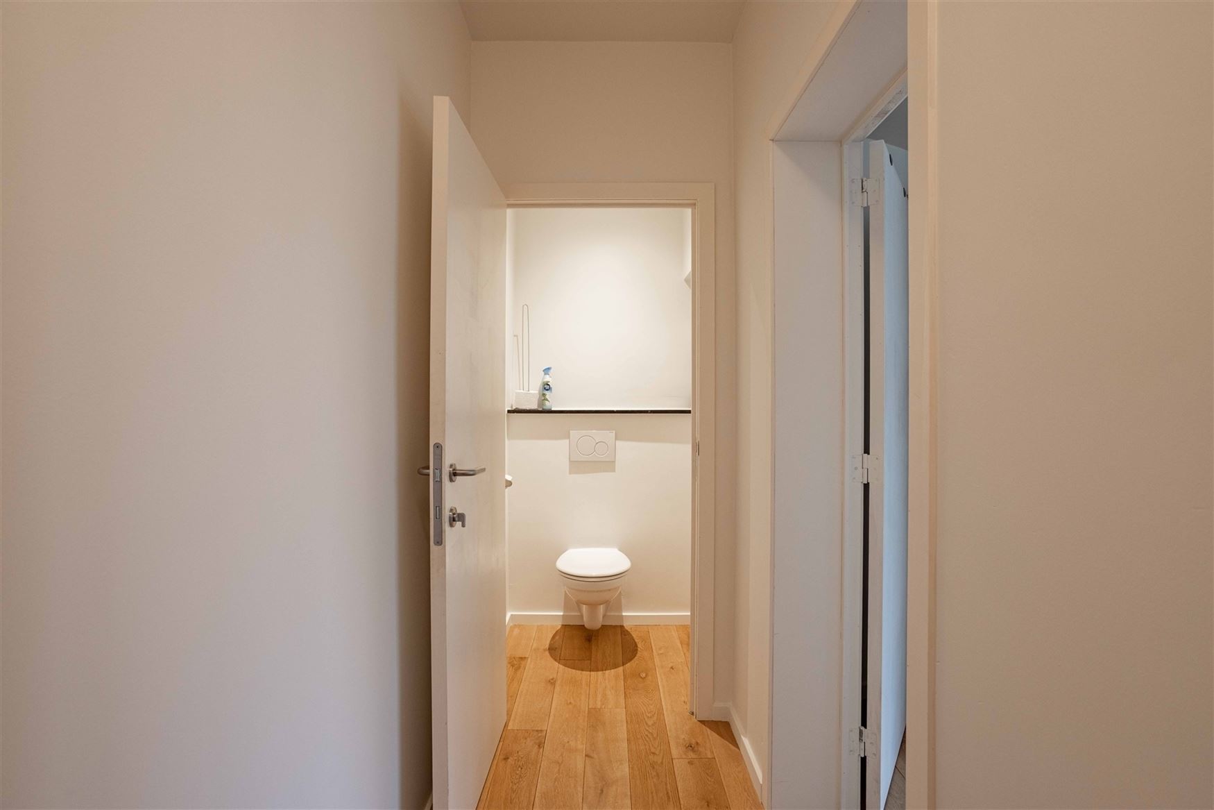 Op zoek naar een ruime woning op een topligging in Gent? Deze eigendom in de Opvoedingstraat combineert ruimte, comfort en een uitstekende bereikbaarh...