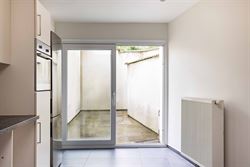 Op zoek naar een ruime woning op een topligging in Gent? Deze eigendom in de Opvoedingstraat combineert ruimte, comfort en een uitstekende bereikbaarh...