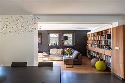 Gelegen in een residentiële bosrijke villawijk (één van de meest gegeerde en exclusieve woonzones uit de regio) en in een bijzonder rustige woonomg...