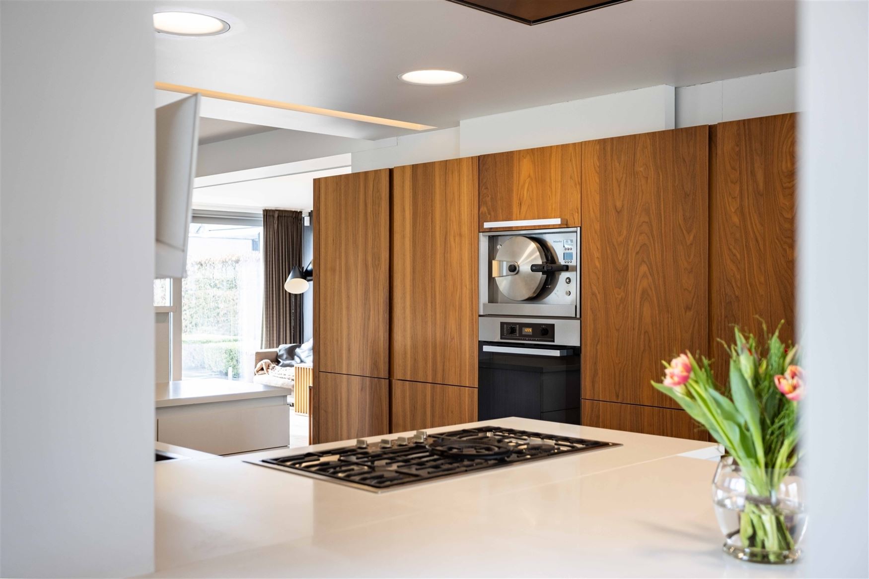 Gelegen in een residentiële bosrijke villawijk (één van de meest gegeerde en exclusieve woonzones uit de regio) en in een bijzonder rustige woonomg...