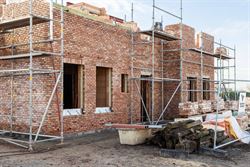 In het landelijke Lotenhulle, een deelgemeente van Aalter, realiseert een lokaal en gerenommeerd familiebedrijf deze prachtige vrijstaande nieuwbouwwo...