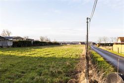 In het landelijke Lotenhulle, een deelgemeente van Aalter, realiseert een lokaal en gerenommeerd familiebedrijf deze prachtige vrijstaande nieuwbouwwo...