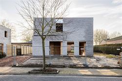 6% BTW MOGELIJK OP DE CONSTRUCTIEWAARDE
In het rustige en groene Lotenhulle, een charmante deelgemeente van Aalter, realiseert een lokaal gerenommeer...