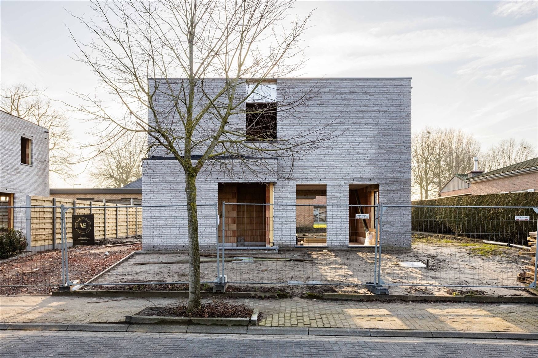 6% BTW MOGELIJK OP DE CONSTRUCTIEWAARDE
In het rustige en groene Lotenhulle, een charmante deelgemeente van Aalter, realiseert een lokaal gerenommeer...