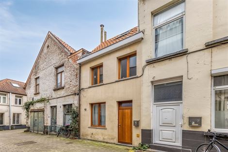 WENST U EEN BEZOEK? SURF NAAR ONZE SITE: WWW.INFINIMO.BE > ZOEK DE DESBETREFFENDE EIGENDOM > REGISTREER U VIA DE KNOP ‘PLAN EEN BEZOEK’.
Gelegen ...