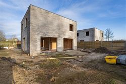 6% BTW MOGELIJK OP DE CONSTRUCTIEWAARDE
In het rustige en groene Lotenhulle, een charmante deelgemeente van Aalter, realiseert een lokaal gerenommeer...