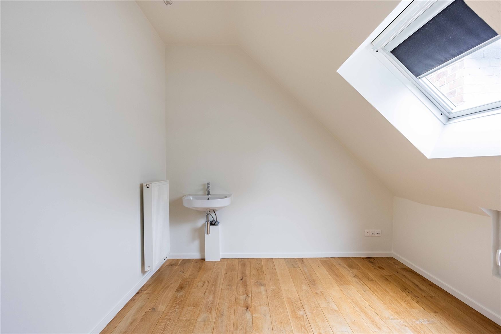 Op zoek naar een ruime woning op een topligging in Gent? Deze eigendom in de Opvoedingstraat combineert ruimte, comfort en een uitstekende bereikbaarh...