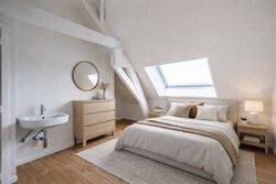 Op zoek naar een ruime woning op een topligging in Gent? Deze eigendom in de Opvoedingstraat combineert ruimte, comfort en een uitstekende bereikbaarh...