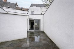 Op zoek naar een ruime woning op een topligging in Gent? Deze eigendom in de Opvoedingstraat combineert ruimte, comfort en een uitstekende bereikbaarh...