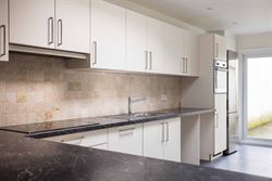 Op zoek naar een ruime woning op een topligging in Gent? Deze eigendom in de Opvoedingstraat combineert ruimte, comfort en een uitstekende bereikbaarh...