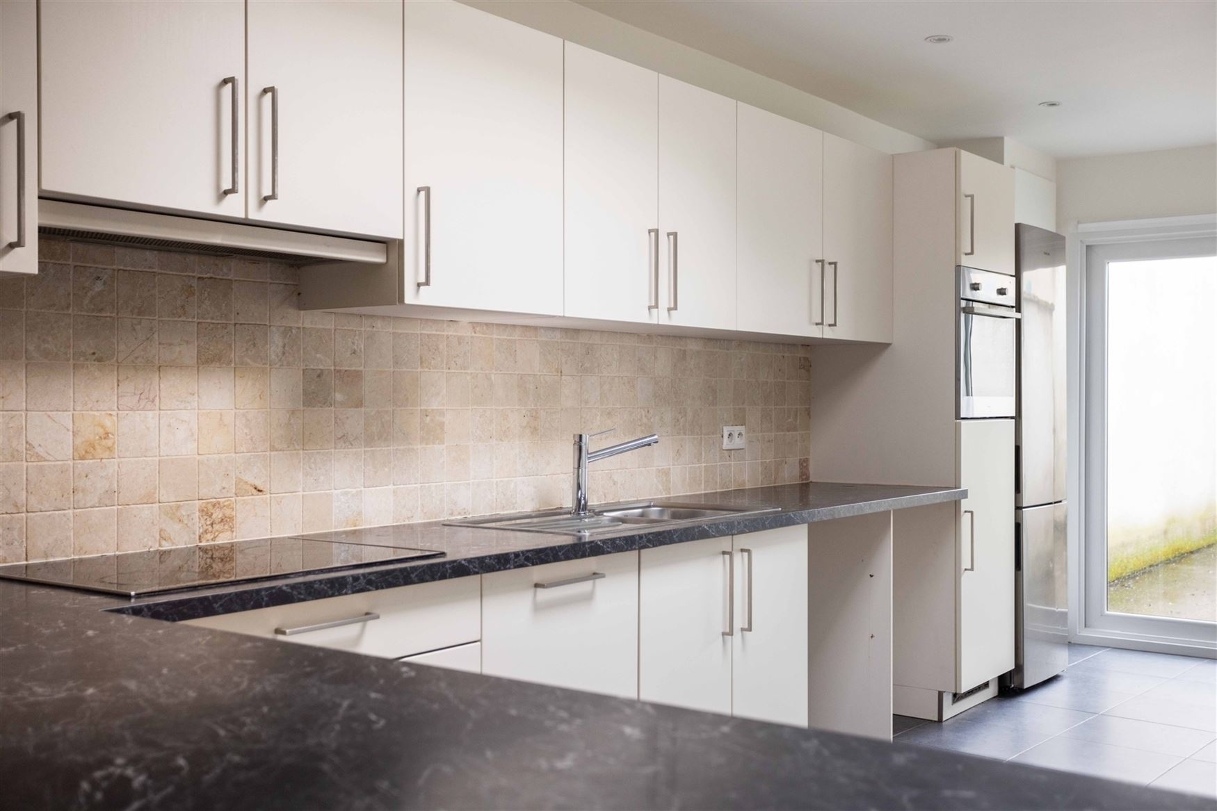 Op zoek naar een ruime woning op een topligging in Gent? Deze eigendom in de Opvoedingstraat combineert ruimte, comfort en een uitstekende bereikbaarh...