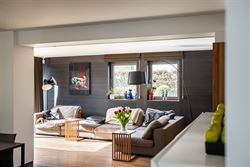 Gelegen in een residentiële bosrijke villawijk (één van de meest gegeerde en exclusieve woonzones uit de regio) en in een bijzonder rustige woonomg...