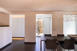 Gelegen in een residentiële bosrijke villawijk (één van de meest gegeerde en exclusieve woonzones uit de regio) en in een bijzonder rustige woonomg...