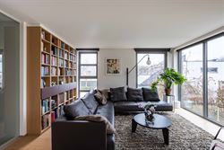 Gelegen in een residentiële bosrijke villawijk (één van de meest gegeerde en exclusieve woonzones uit de regio) en in een bijzonder rustige woonomg...