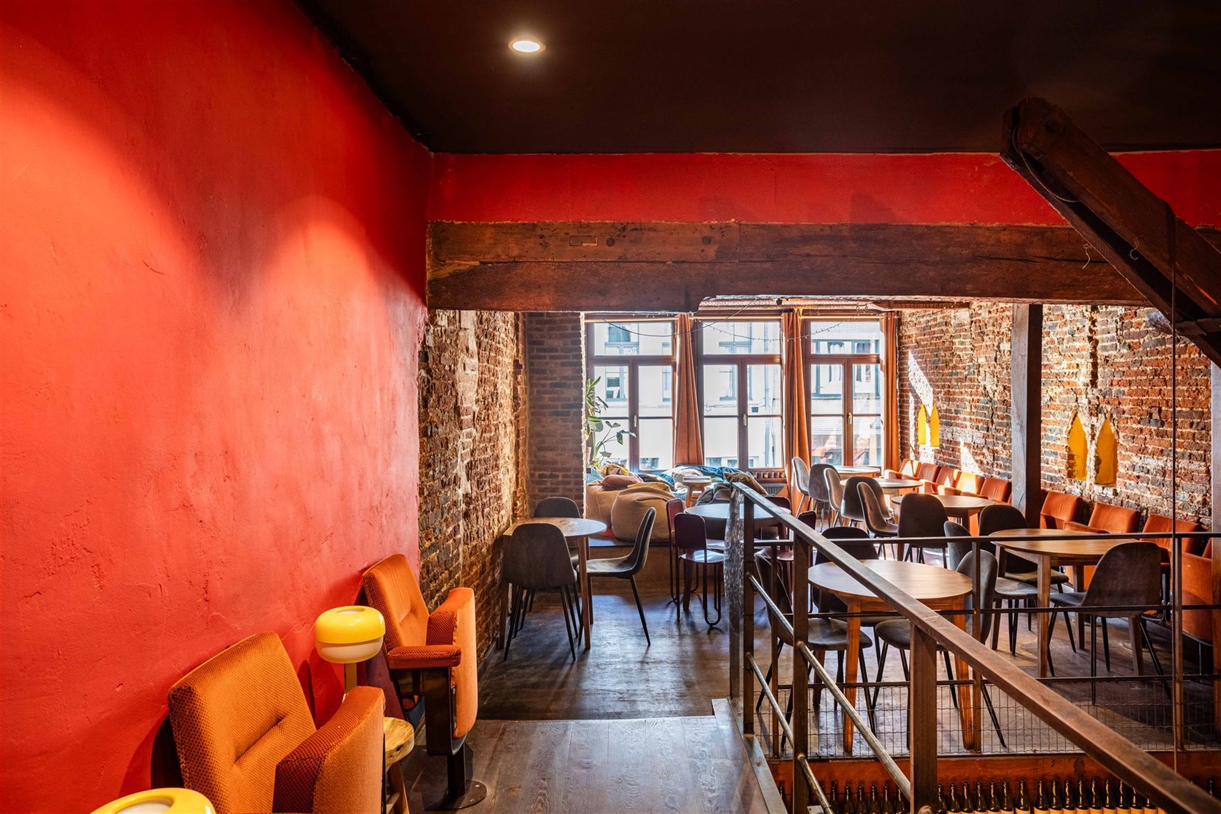 Bent u op zoek naar een karaktervol investeringspand op een topligging in het hart van Gent? Dit horecapand op de Steendam bevindt zich in het histori...