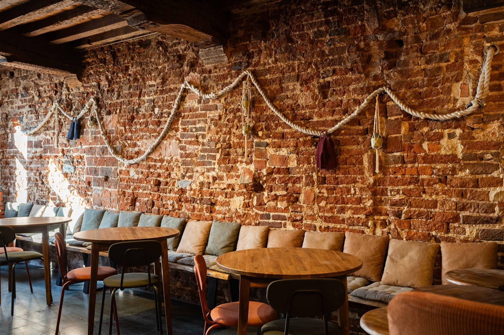 Bent u op zoek naar een karaktervol investeringspand op een topligging in het hart van Gent? Dit horecapand op de Steendam bevindt zich in het histori...