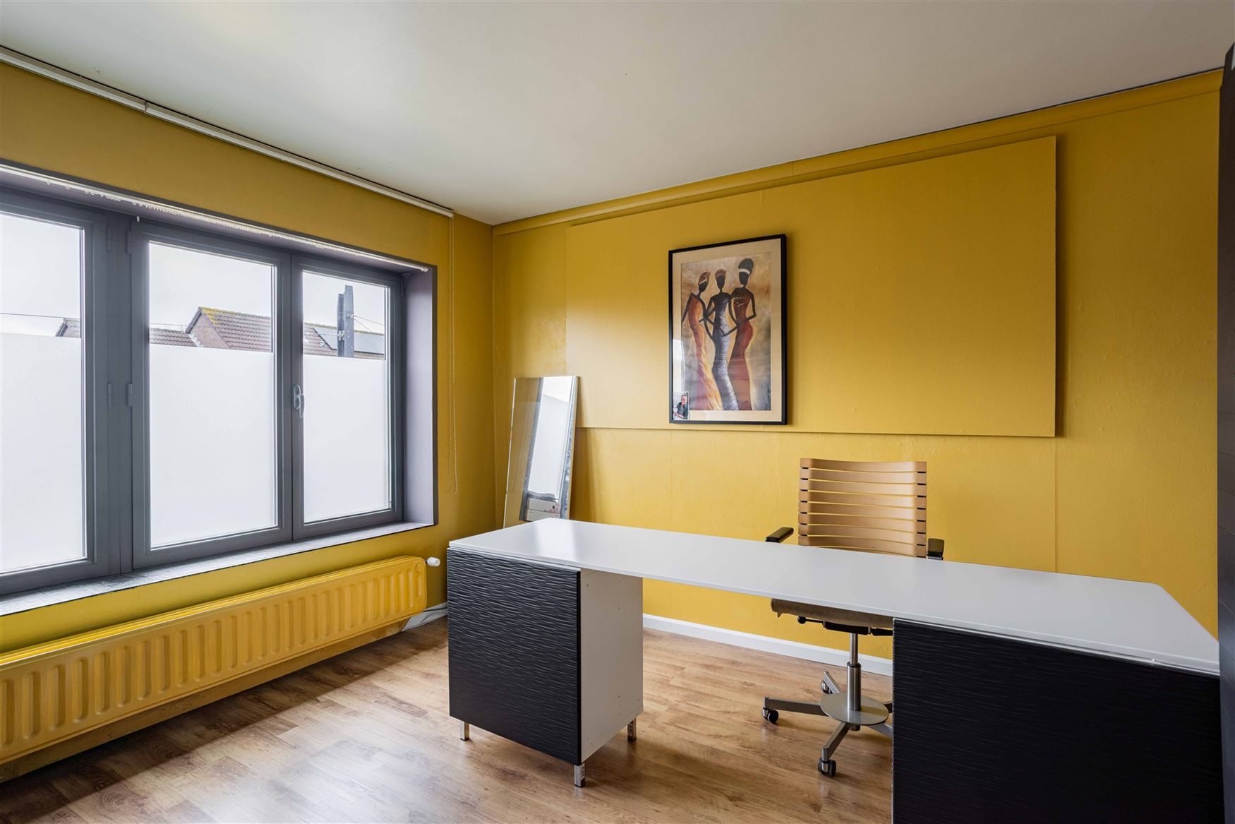 Dit horecapand met bovenliggende woonst bevindt zich op een strategische locatie in Zwijnaarde, vlakbij de R4 en met een vlotte verbinding naar Gent e...