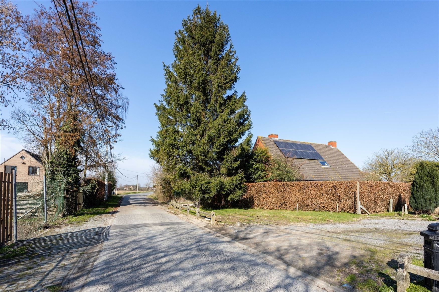 Droomt u van het bouwen van uw eigen woning op een rustige locatie met een landelijk karakter? Dan is dit perceel in de Priesteragiestraat in Sint-Baa...