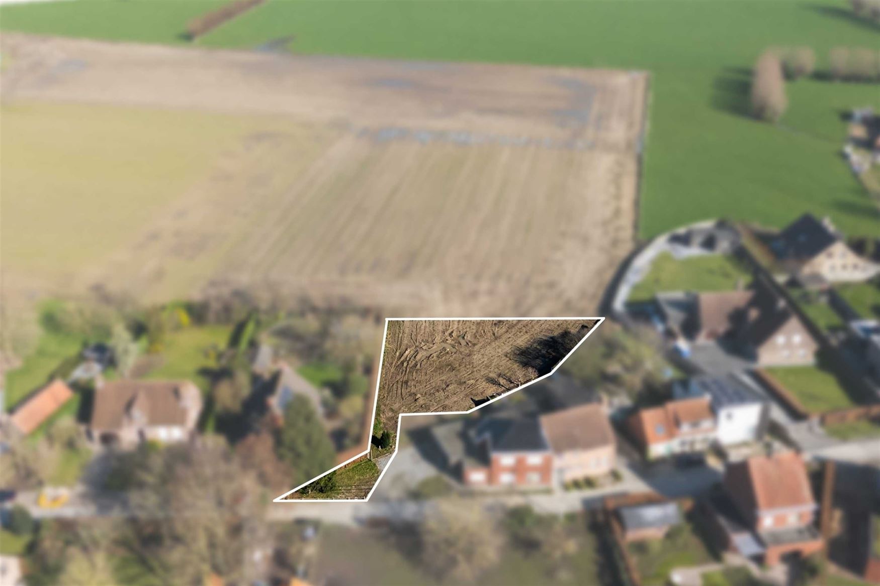 Droomt u van het bouwen van uw eigen woning op een rustige locatie met een landelijk karakter? Dan is dit perceel in de Priesteragiestraat in Sint-Baa...