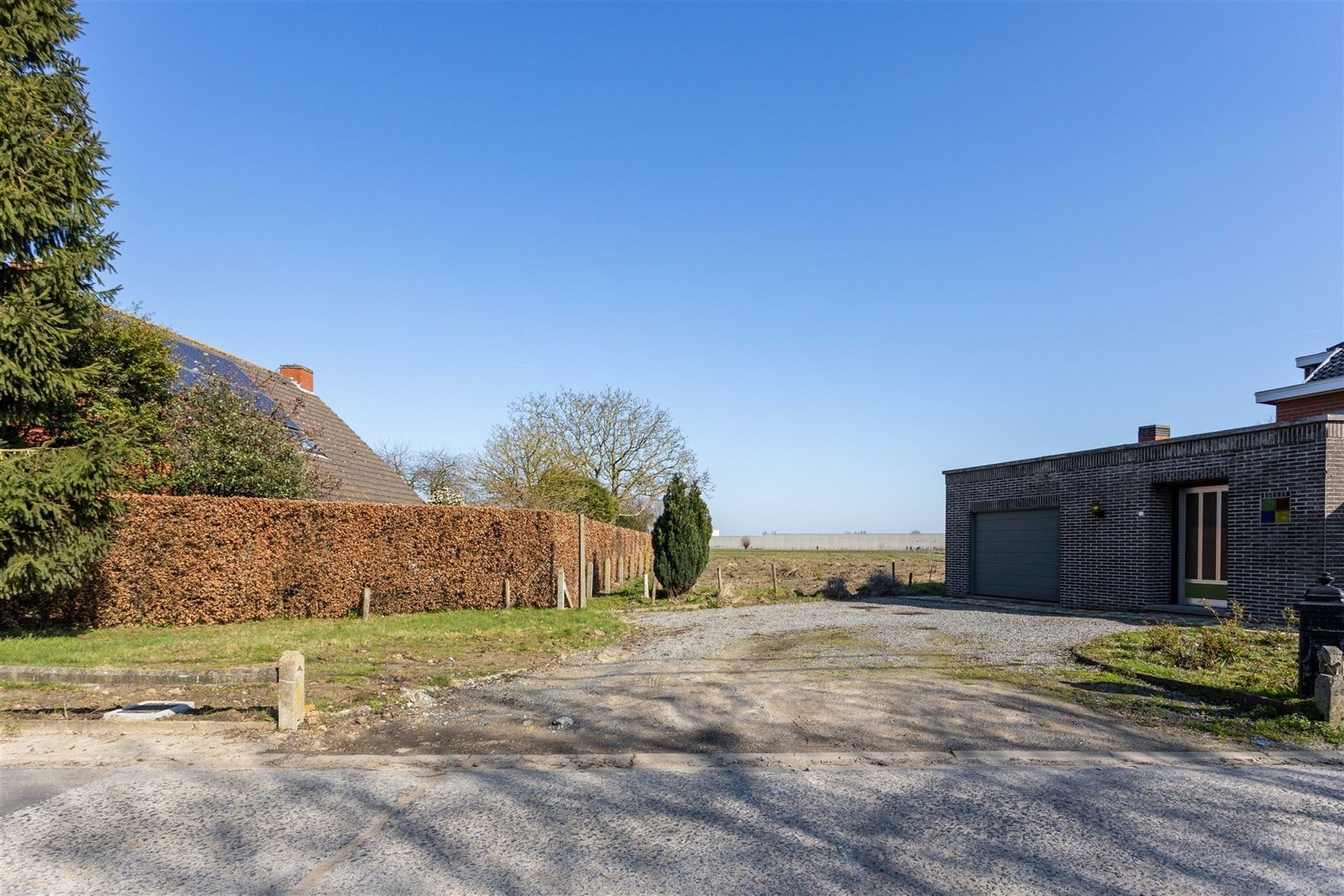 Droomt u van het bouwen van uw eigen woning op een rustige locatie met een landelijk karakter? Dan is dit perceel in de Priesteragiestraat in Sint-Baa...