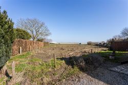 Droomt u van het bouwen van uw eigen woning op een rustige locatie met een landelijk karakter? Dan is dit perceel in de Priesteragiestraat in Sint-Baa...