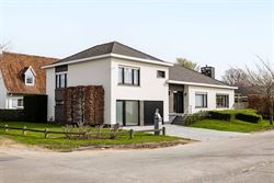 Op een rustige plek vlak bij het centrum van De Pinte ligt deze ruime woning te wachten op een nieuwe toekomst. Een huis met sterke structuur, mooie v...