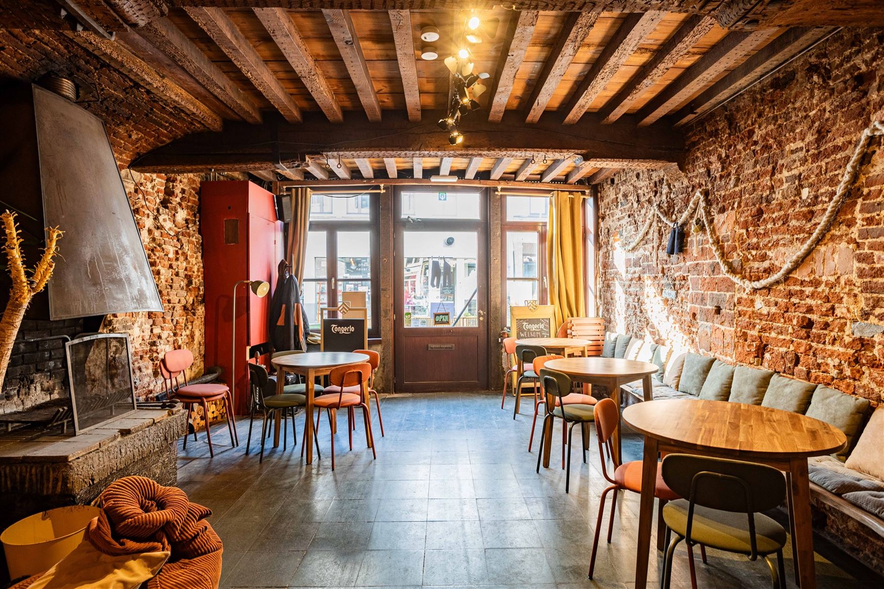 Bent u op zoek naar een karaktervol investeringspand op een topligging in het hart van Gent? Dit horecapand op de Steendam bevindt zich in het histori...