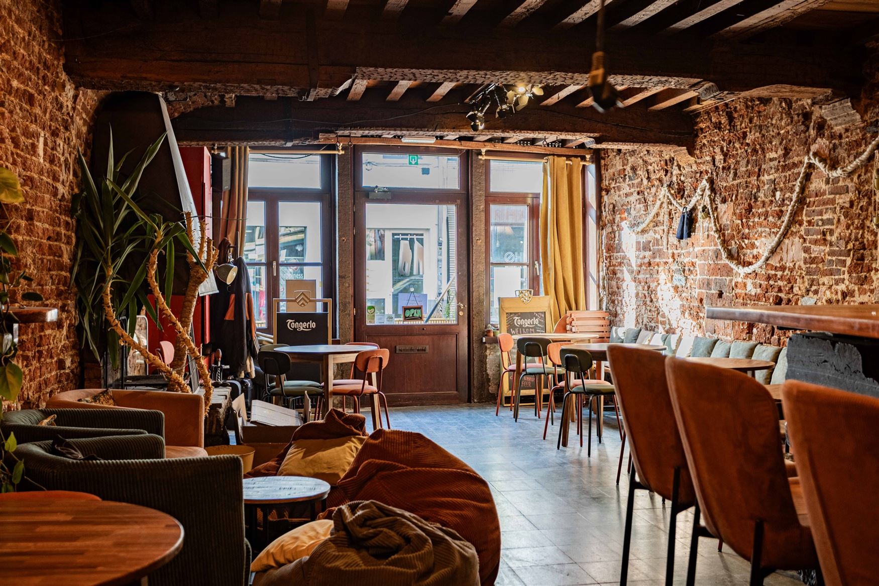 Bent u op zoek naar een karaktervol investeringspand op een topligging in het hart van Gent? Dit horecapand op de Steendam bevindt zich in het histori...