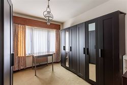 Op een rustige plek vlak bij het centrum van De Pinte ligt deze ruime woning te wachten op een nieuwe toekomst. Een huis met sterke structuur, mooie v...