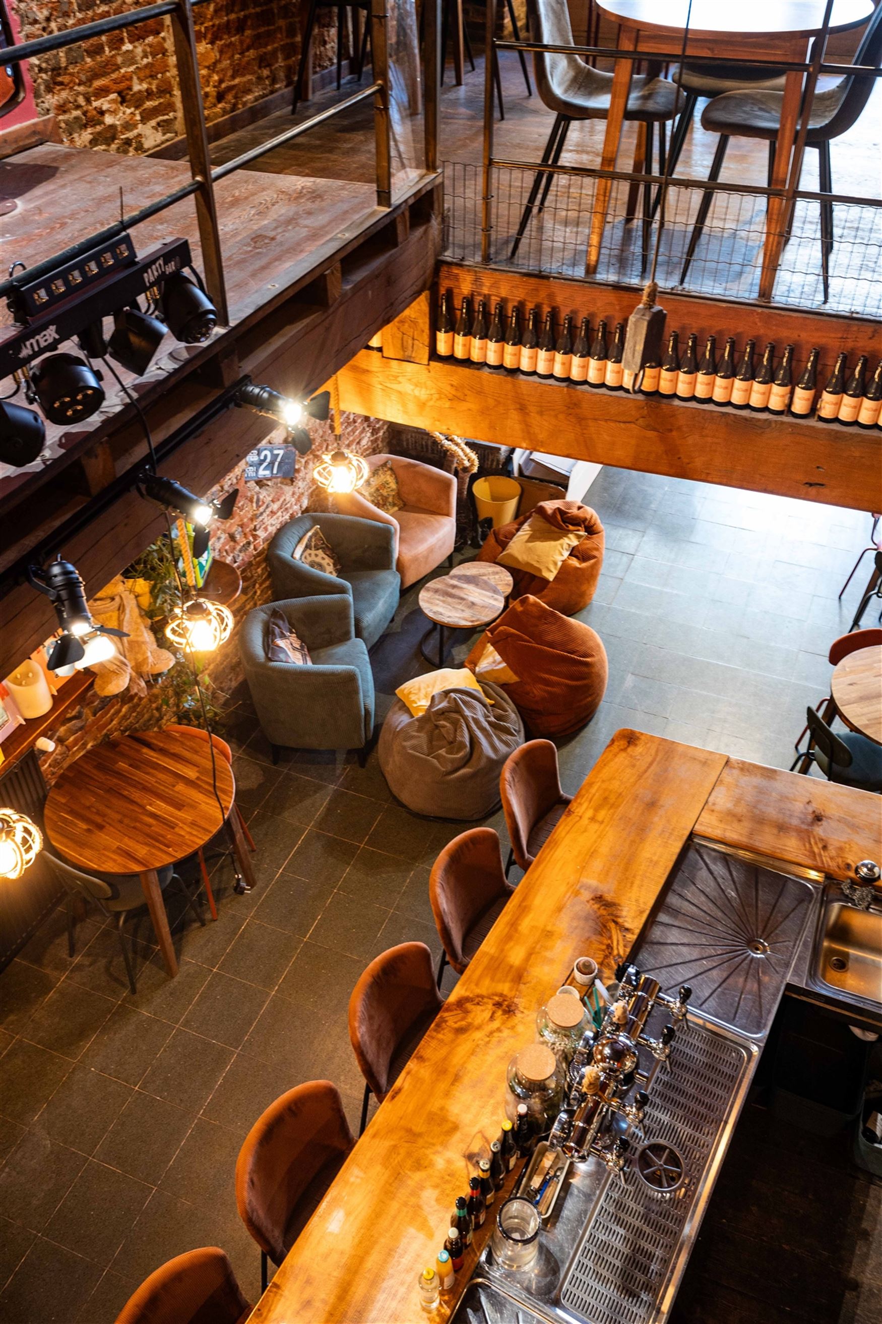 Bent u op zoek naar een karaktervol investeringspand op een topligging in het hart van Gent? Dit horecapand op de Steendam bevindt zich in het histori...