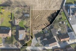 Droomt u van het bouwen van uw eigen woning op een rustige locatie met een landelijk karakter? Dan is dit perceel in de Priesteragiestraat in Sint-Baa...