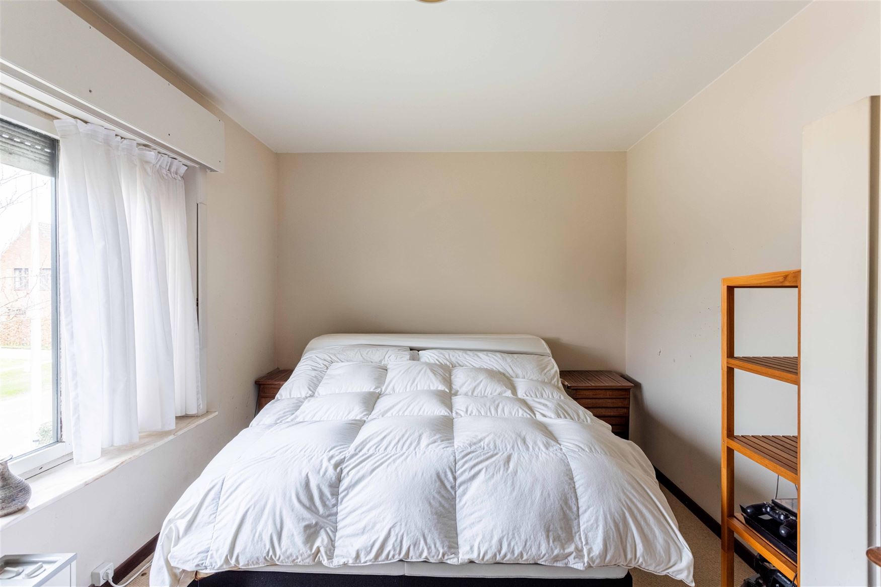 Op een rustige plek vlak bij het centrum van De Pinte ligt deze ruime woning te wachten op een nieuwe toekomst. Een huis met sterke structuur, mooie v...