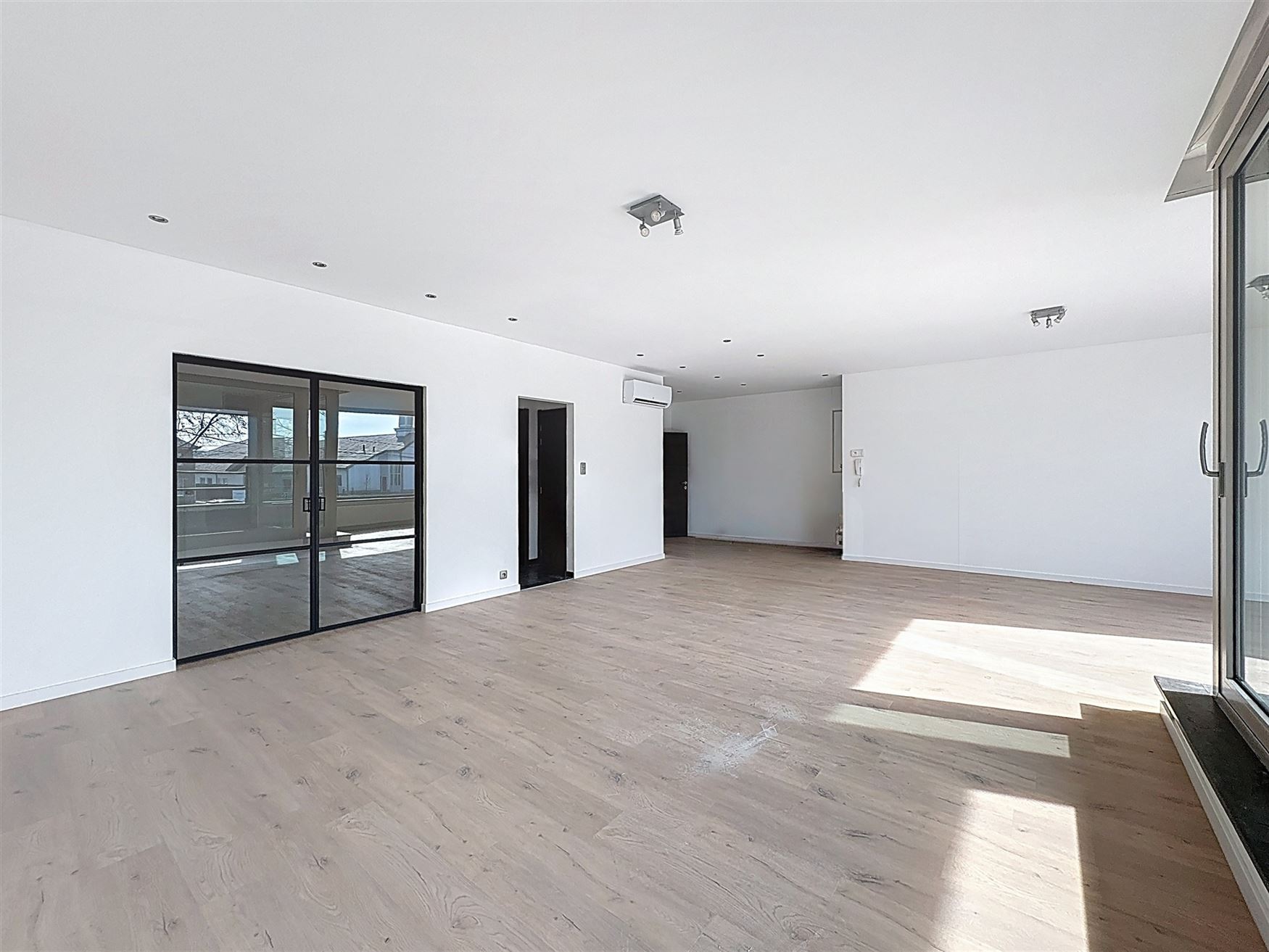 WENST U EEN BEZOEK? SURF NAAR ONZE SITE: WWW.INFINIMO.BE > ZOEK DE DESBETREFFENDE EIGENDOM > REGISTREER U VIA DE KNOP ‘PLAN EEN BEZOEK’.
In Melle...