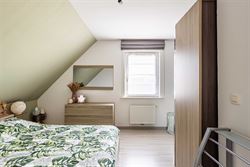 Deze moderne open bebouwing uit 2014 is gelegen in een rustige, doodlopende straat in Ursel, deelgemeente van Aalter.  De woning combineert hedendaags...