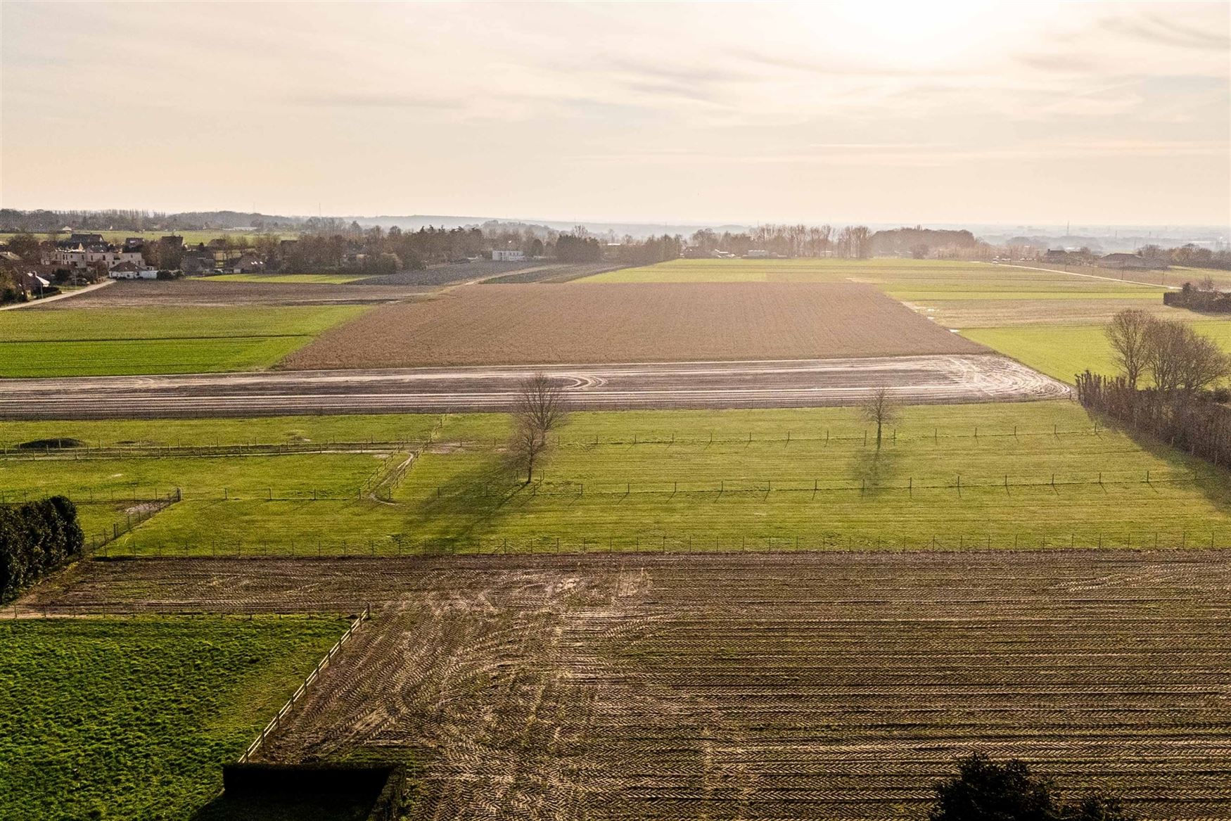 Achter deze charmante gevel in Kruisem schuilt een woning die je niet verwacht. Oorspronkelijk gebouwd in 1917 en met bijzonder veel gevoel voor esthe...