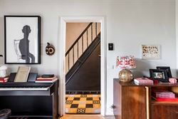 Achter deze charmante gevel in Kruisem schuilt een woning die je niet verwacht. Oorspronkelijk gebouwd in 1917 en met bijzonder veel gevoel voor esthe...
