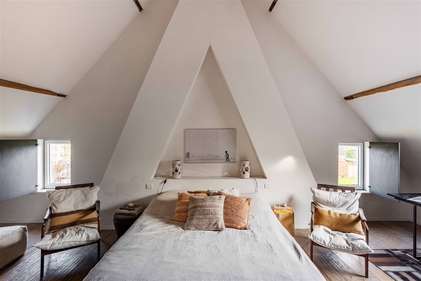 Achter deze charmante gevel in Kruisem schuilt een woning die je niet verwacht. Oorspronkelijk gebouwd in 1917 en met bijzonder veel gevoel voor esthe...