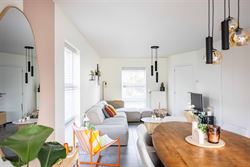 In een rustige en kindvriendelijke woonwijk in Vosselare staat deze perfect onderhouden halfopen bebouwing klaar voor een nieuw gezin. Een woning waar...