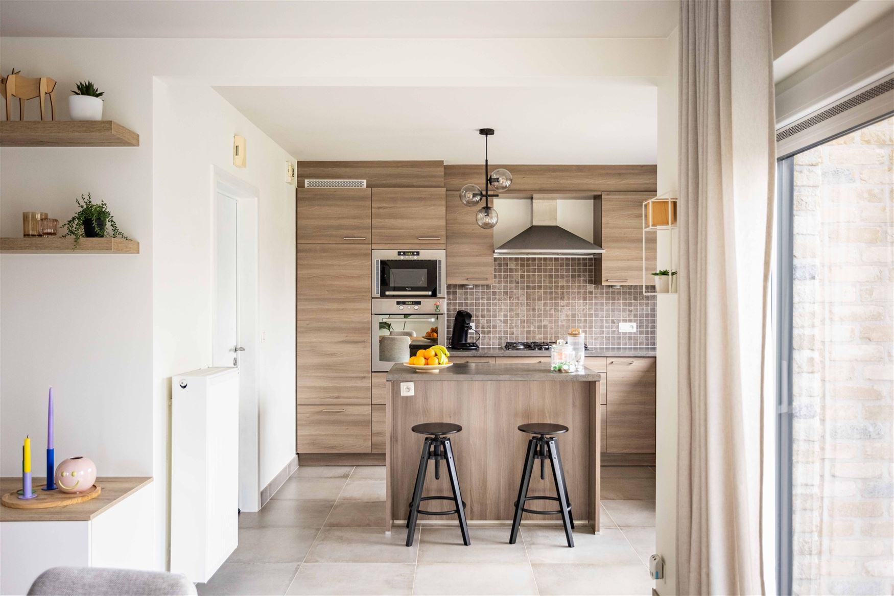 In een rustige en kindvriendelijke woonwijk in Vosselare staat deze perfect onderhouden halfopen bebouwing klaar voor een nieuw gezin. Een woning waar...