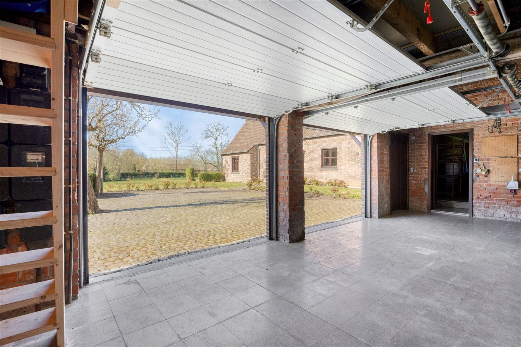 WENST U EEN BEZOEK? SURF NAAR ONZE SITE: WWW.INFINIMO.BE > ZOEK DE DESBETREFFENDE EIGENDOM > REGISTREER U VIA DE KNOP ‘PLAN EEN BEZOEK’.
Deze lan...