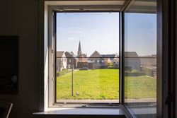 Deze moderne open bebouwing uit 2014 is gelegen in een rustige, doodlopende straat in Ursel, deelgemeente van Aalter.  De woning combineert hedendaags...