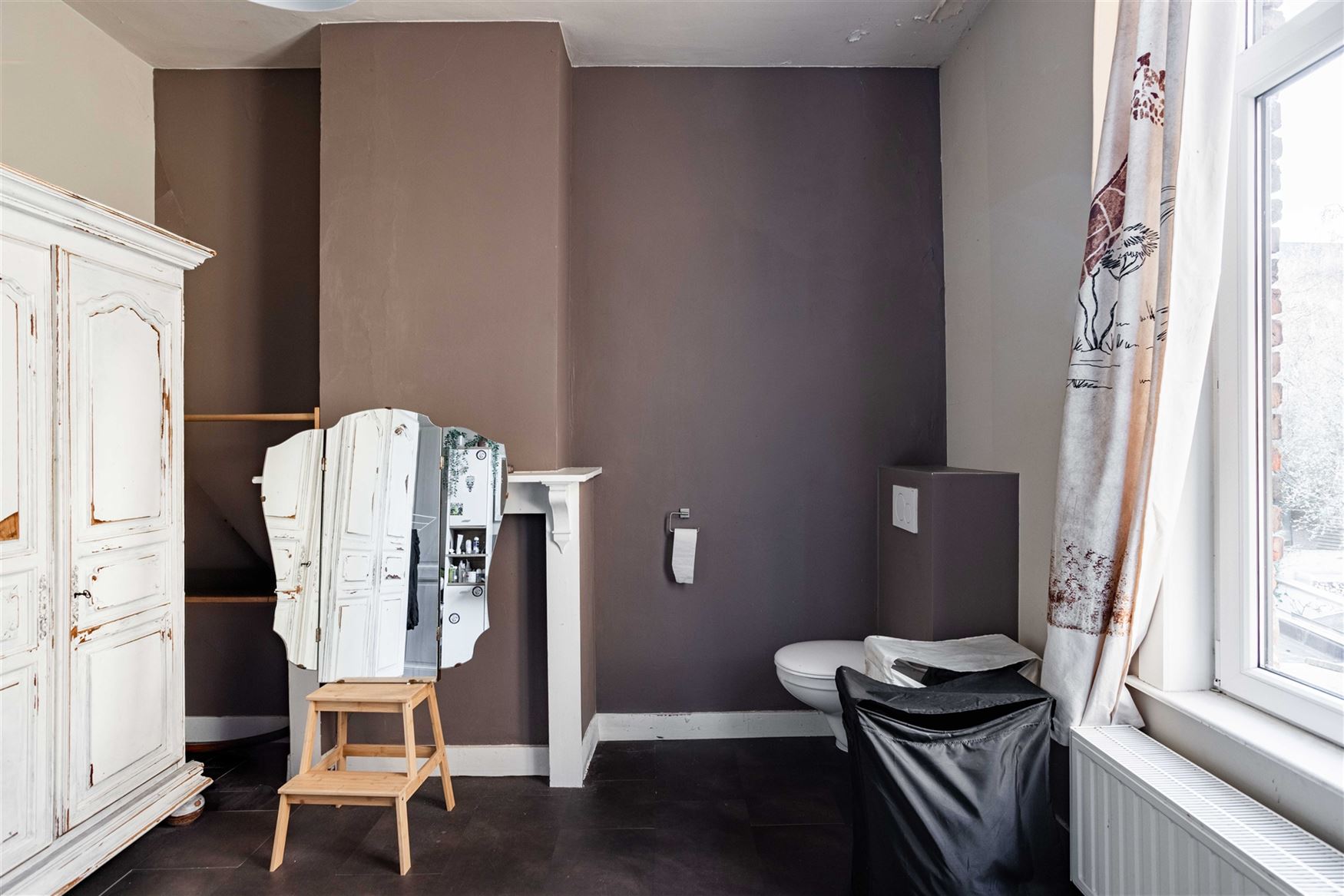 Op zoek naar een charmante woning op een vlot bereikbare locatie in Sint-Amandsberg? Deze gesloten bebouwing op Krekelberg 11 biedt een praktische ind...