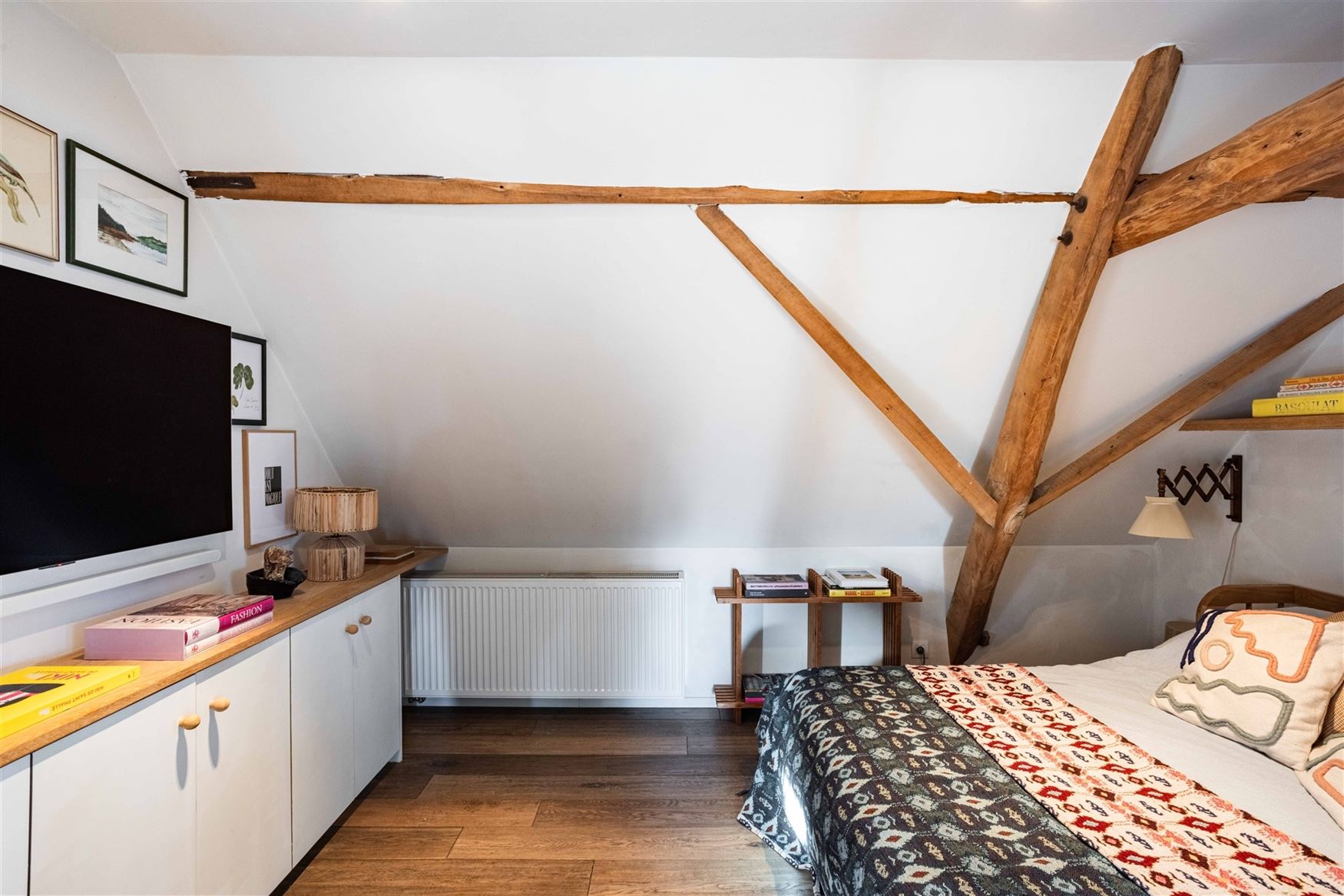 Achter deze charmante gevel in Kruisem schuilt een woning die je niet verwacht. Oorspronkelijk gebouwd in 1917 en met bijzonder veel gevoel voor esthe...