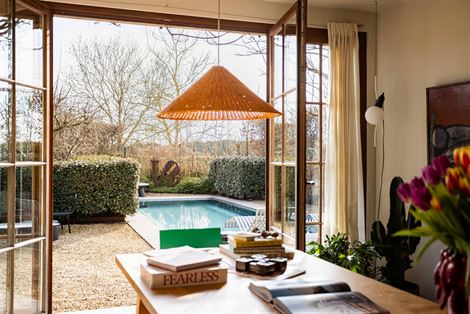 Achter deze charmante gevel in Kruisem schuilt een woning die je niet verwacht. Oorspronkelijk gebouwd in 1917 en met bijzonder veel gevoel voor esthe...