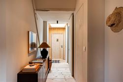 Achter deze charmante gevel in Kruisem schuilt een woning die je niet verwacht. Oorspronkelijk gebouwd in 1917 en met bijzonder veel gevoel voor esthe...