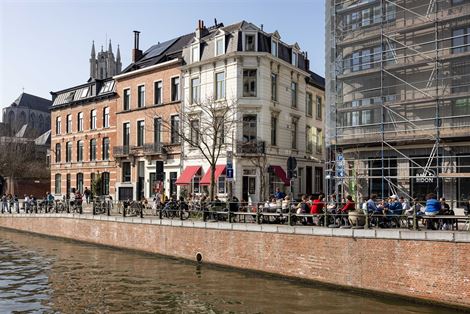 WENST U EEN BEZOEK? SURF NAAR ONZE SITE: WWW.INFINIMO.BE > ZOEK DE DESBETREFFENDE EIGENDOM > REGISTREER U VIA DE KNOP ‘PLAN EEN BEZOEK’.
Op een a...