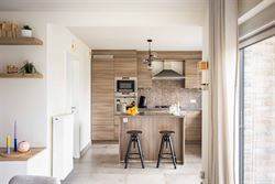 In een rustige en kindvriendelijke woonwijk in Vosselare staat deze perfect onderhouden halfopen bebouwing klaar voor een nieuw gezin. Een woning waar...